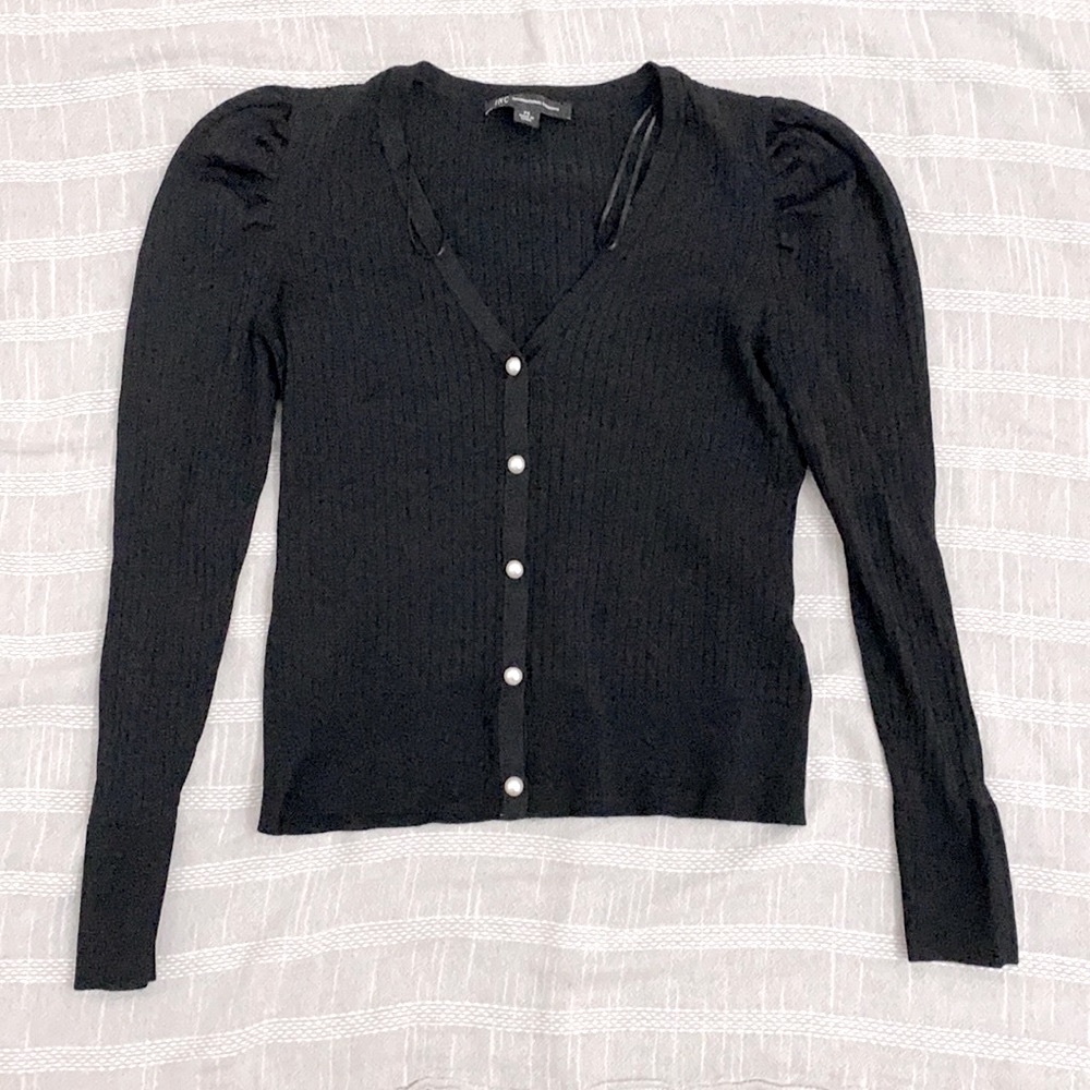 Adorable ribbed cardigan with pearl accents